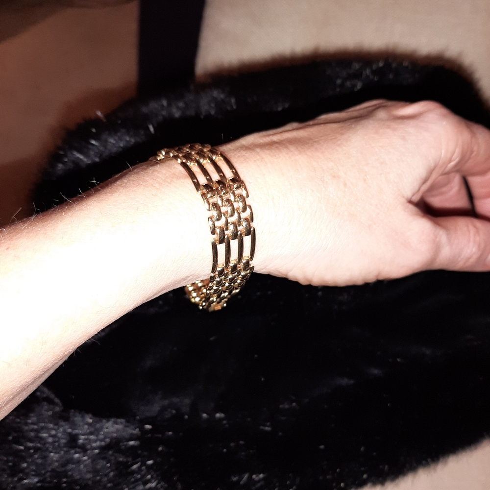 Gold bracelet